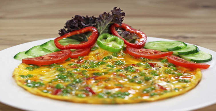 Kahvaltıda beyin sağlığı İçin: Canan Karatay'ın fırında domatesli yumurta tarifi